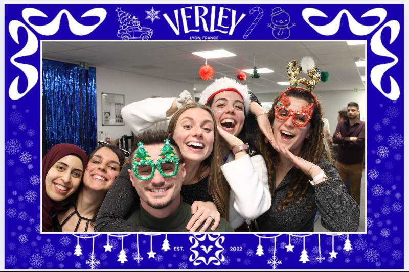 Location de borne photo pour une soirée d'entreprise de fin d'année sur Lyon et sa région