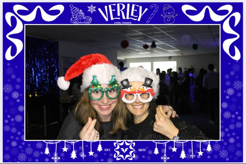 Location de borne photo pour une soirée d'entreprise de fin d'année sur Lyon et sa région
