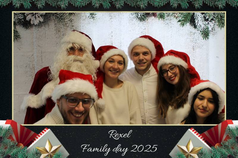 Location de photobooth au siège de l'entreprise Rexel France et son méga centre logistique à Miribel les Echets 01