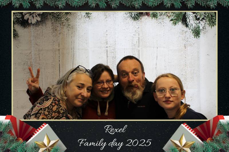 Location de photobooth au siège de l'entreprise Rexel France et son méga centre logistique à Miribel les Echets 01