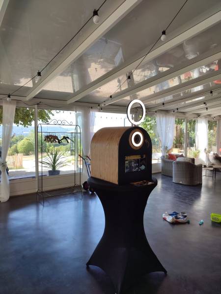 Location photobooth design vintage au Domaine des Marais à Bourgoin Jallieu