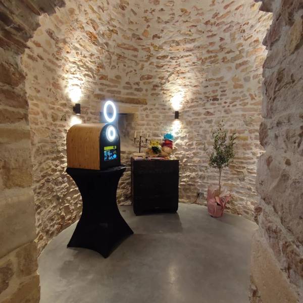 Location photobooth Authentique au Château de Cesarges près de  Bourgoin Jallieu